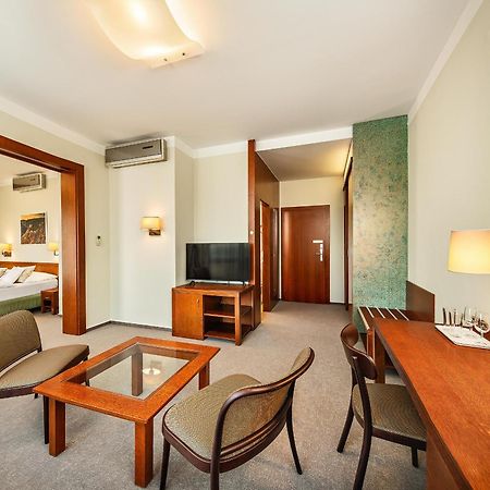 Wellness Hotel Happy Star Hnanice  Luaran gambar