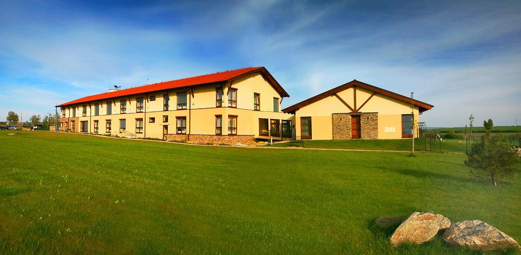 Wellness Hotel Happy Star Hnanice  Luaran gambar