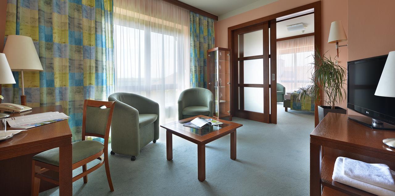Wellness Hotel Happy Star Hnanice  Luaran gambar